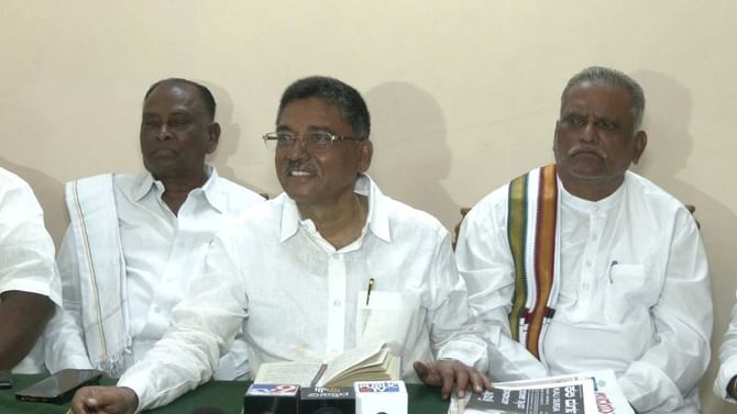 ಲೋಕಸಭೆ ಚುನಾವಣೆ ಹಿನ್ನೆಲೆಯಲ್ಲಿ ಬಳ್ಳಾರಿಯಲ್ಲಿ ಉಗ್ರಪ್ಪ ಫುಲ್​ ಆ್ಯಕ್ಟಿವ್