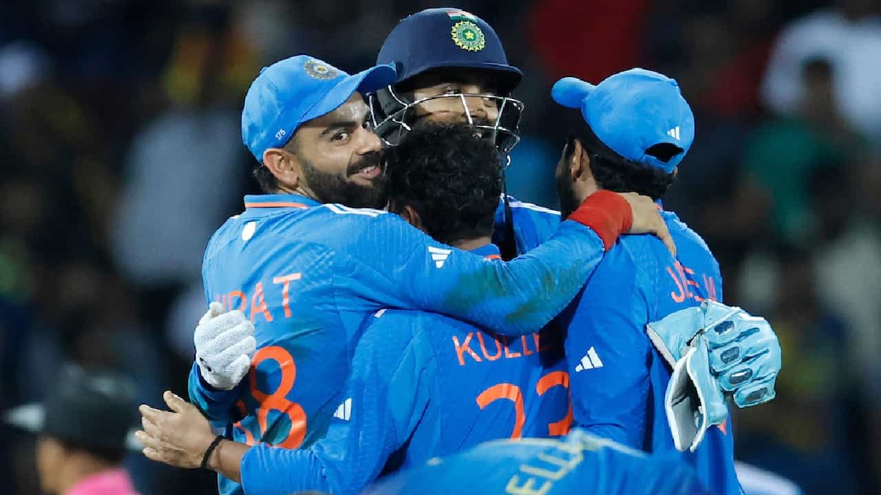 ಈ ಬಾರಿಯ ಏಷ್ಯಾಕಪ್ನಲ್ಲಿ ಟೀಮ್ ಇಂಡಿಯಾ ಆಡಿದ 3 ಪಂದ್ಯಗಳಲ್ಲೂ ಜಯಭೇರಿ ಬಾರಿಸಿದೆ. ಭಾರತ ತಂಡದ ಈ ಮೂರು ಗೆಲುವಿನೊಂದಿಗೆ ವಿರಾಟ್ ಕೊಹ್ಲಿ ವಿಶ್ವ ದಾಖಲೆ ನಿರ್ಮಿಸಿರುವುದು ವಿಶೇಷ.