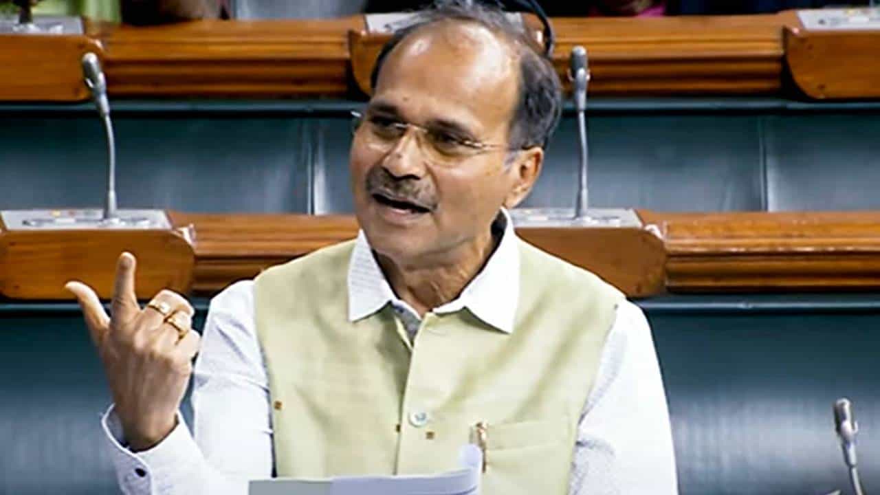 ಹೊಸ ಸಂವಿಧಾನ ಪ್ರತಿಗಳಲ್ಲಿ ಸಮಾಜವಾದಿ, ಜಾತ್ಯತೀತ ಪದಗಳೇ ಕಣ್ಮರೆ: ಅಧೀರ್ ರಂಜನ್ ಆಕ್ಷೇಪ ಹೊಸ ಸಂವಿಧಾನ ಪ್ರತಿಗಳಲ್ಲಿ ಸಮಾಜವಾದಿ, ಜಾತ್ಯತೀತ ಪದಗಳೇ ಕಣ್ಮರೆ: ಅಧೀರ್ ರಂಜನ್ ಆಕ್ಷೇಪ