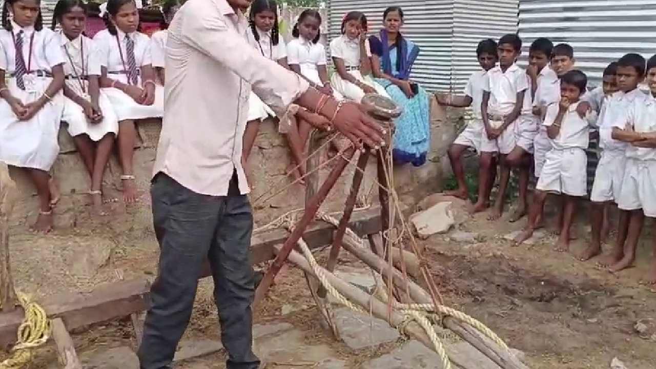 ರೈತರು ಹೊಲದಲ್ಲಿ ಕೆಲಸ ಮಾಡುವುದನ್ನು ಆಸಕ್ತಿಯಿಂದ ಗಮನಿಸಿದ ವಿದ್ಯಾರ್ಥಿಗಳು ಬಳಿಕ ತಾವೇ ಗದ್ದೆಗೆ ಇಳಿದು  ನಾಟಿ ಮಾಡುವ ಮೂಲಕ ಗಮನ ಸೆಳೆದರು. 