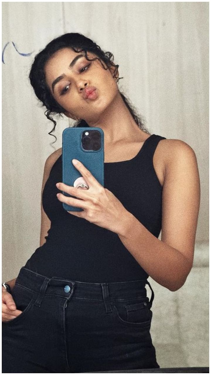 Anupama Parameswaran(33)