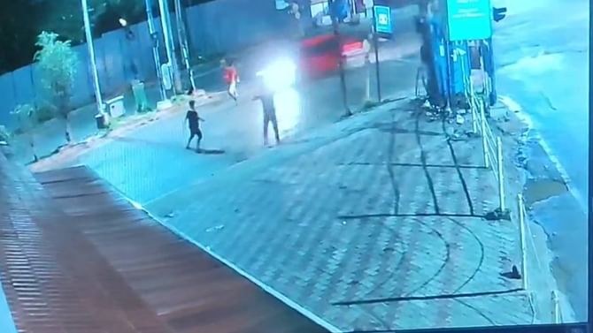 ಬೆಂಗಳೂರಿನಲ್ಲಿ ಹಿಟ್ ಆ್ಯಂಡ್ ರನ್ಗೆ ಬಾಲಕ ಬಲಿ; ಭಯಾನಕ ದೃಶ್ಯ ಸರೆ ಬೆಂಗಳೂರಿನಲ್ಲಿ ಹಿಟ್ ಆ್ಯಂಡ್ ರನ್ಗೆ ಬಾಲಕ ಬಲಿ; ಭಯಾನಕ ದೃಶ್ಯ ಸರೆ