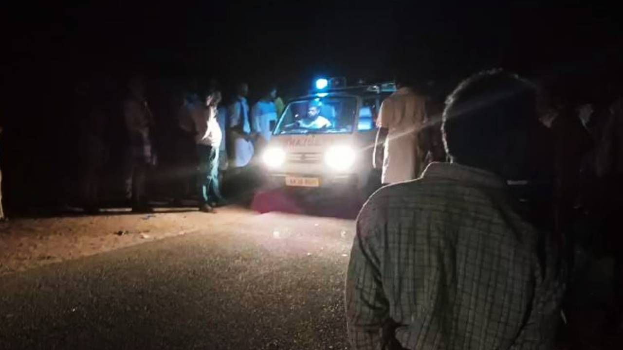 ತುಮಕೂರು: ದ್ವಿಚಕ್ರ ವಾಹನಗಳ ನಡುವೆ ಮುಖಾಮುಖಿ ಡಿಕ್ಕಿ; ಇಬ್ಬರು ಸವಾರರು ದುರ್ಮರಣ ತುಮಕೂರು: ದ್ವಿಚಕ್ರ ವಾಹನಗಳ ನಡುವೆ ಮುಖಾಮುಖಿ ಡಿಕ್ಕಿ; ಇಬ್ಬರು ಸವಾರರು ದುರ್ಮರಣ