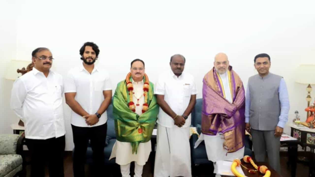 ಬಿಜೆಪಿ, ಜೆಡಿಎಸ್ ಮೈತ್ರಿ ಮಾತುಕತೆ ವೇಳೆ ಏನೇನು ಚರ್ಚೆ ನಡೆಸಿದ್ರು ಹೆಚ್ಡಿಕೆ, ಅಮಿತ್ ಶಾ? ಇಲ್ಲಿದೆ ವಿವರ ಬಿಜೆಪಿ, ಜೆಡಿಎಸ್ ಮೈತ್ರಿ ಮಾತುಕತೆ ವೇಳೆ ಏನೇನು ಚರ್ಚೆ ನಡೆಸಿದ್ರು ಹೆಚ್ಡಿಕೆ, ಅಮಿತ್ ಶಾ? ಇಲ್ಲಿದೆ ವಿವರ