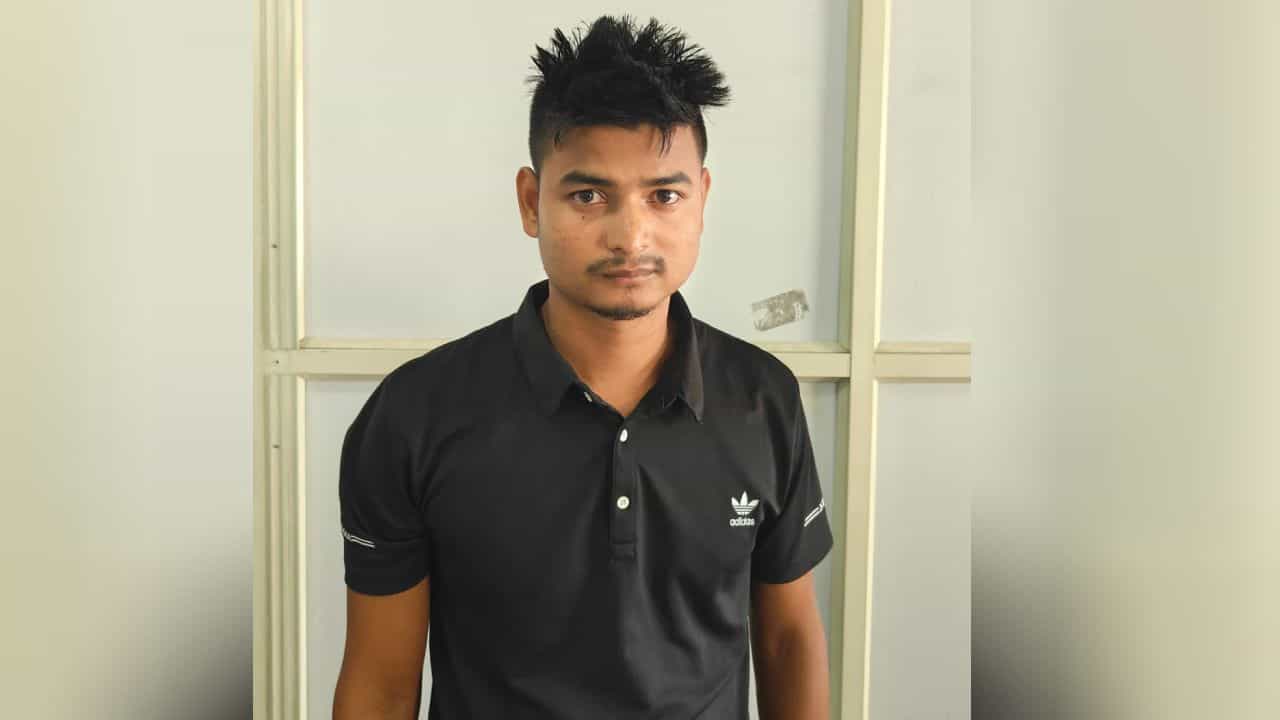 ಬೆಂಗಳೂರು: ಇನ್ಸ್ಟಾಗ್ರಾಮ್ ಮೂಲಕ ಪರಿಚಯವಾಗಿ ದೈಹಿಕ ಸಂಪರ್ಕ ಬೆಳೆಸಿ ಮಹಿಳೆಯರಿಗೆ ಬ್ಲಾಕ್ಮೇಲ್ ಮಾಡುತ್ತಿದ್ದ ಕಾಮುಕ ಅರೆಸ್ಟ್ ಬೆಂಗಳೂರು: ಇನ್ಸ್ಟಾಗ್ರಾಮ್ ಮೂಲಕ ಪರಿಚಯವಾಗಿ ದೈಹಿಕ ಸಂಪರ್ಕ ಬೆಳೆಸಿ ಮಹಿಳೆಯರಿಗೆ ಬ್ಲಾಕ್ಮೇಲ್ ಮಾಡುತ್ತಿದ್ದ ಕಾಮುಕ ಅರೆಸ್ಟ್