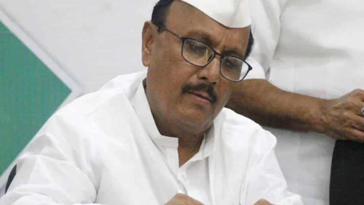 ಪಂಚಾಯಿತಿಗೊಂದು ಮದ್ಯದಂಗಡಿ: ತಮ್ಮದೇ ಸರ್ಕಾರದ ಈ ನಡೆಗೆ ಸಿಡಿದೆದ್ದ ಕಾಂಗ್ರೆಸ್ ಶಾಸಕ ಪಂಚಾಯಿತಿಗೊಂದು ಮದ್ಯದಂಗಡಿ: ತಮ್ಮದೇ ಸರ್ಕಾರದ ಈ ನಡೆಗೆ ಸಿಡಿದೆದ್ದ ಕಾಂಗ್ರೆಸ್ ಶಾಸಕ