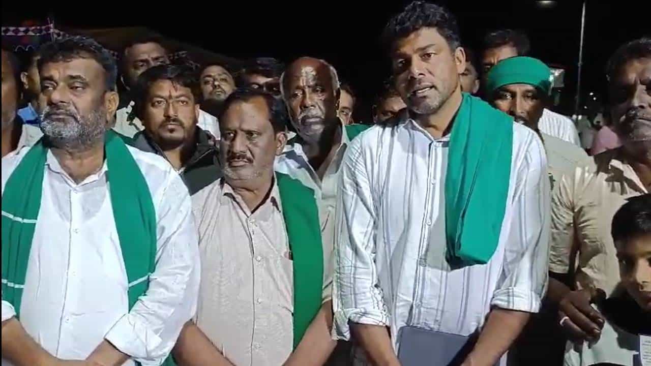 ಕೆಆರ್ಎಸ್ ಡ್ಯಾಂ ಬಳಿ ರೈತರ ಅಹೋರಾತ್ರಿ ಧರಣಿ ತಾತ್ಕಾಲಿಕ ವಾಪಸ್; ನಾಳೆ ಸಿಎಂ ಭೇಟಿ ಮಾಡಲು ಮುಖಂಡರ ನಿರ್ಧಾರ ಕೆಆರ್ಎಸ್ ಡ್ಯಾಂ ಬಳಿ ರೈತರ ಅಹೋರಾತ್ರಿ ಧರಣಿ ತಾತ್ಕಾಲಿಕ ವಾಪಸ್; ನಾಳೆ ಸಿಎಂ ಭೇಟಿ ಮಾಡಲು ಮುಖಂಡರ ನಿರ್ಧಾರ