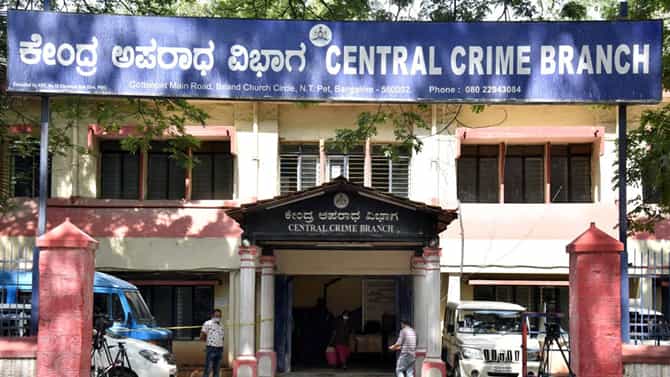 ನಕಲಿ ದಾಖಲೆ: ವೇಶ್ಯಾವಾಟಿಕೆ ಅಡ್ಡೆ ಮೇಲೆ ದಾಳಿ ವೇಳೆ ಸಿಕ್ತು ಸುಳಿವು