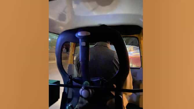 ಆಫೀಸ್​ ಕುರ್ಚಿಯಲ್ಲಿ ಕುಳಿತು ಆಟೋ ಓಡಿಸುತ್ತಿರುವ ಚಾಲಕ