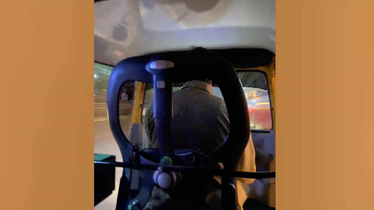 Viral: ಆಫೀಸ್​ ಕುರ್ಚಿಯಲ್ಲಿ ಕುಳಿತು ಆಟೋ ಓಡಿಸುತ್ತಿರುವ ಚಾಲಕ; ನೆಟ್ಟಿಗರ ನಾನಾ ರೀತಿಯ ಪ್ರತಿಕ್ರಿಯೆ