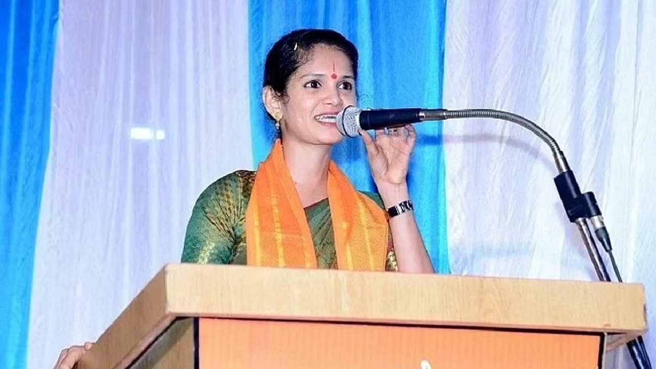 ಬಿಜೆಪಿ ಟಿಕೆಟ್ ಕೊಡಿಸುವುದಾಗಿ ವಂಚನೆ: ಚೈತ್ರಾ ಕುಂದಾಪುರ ಆ್ಯಂಡ್ ಗ್ಯಾಂಗ್ ಇಂದು ಪರಪ್ಪನ ಅಗ್ರಹಾರ ಜೈಲಿಗೆ ? ಬಿಜೆಪಿ ಟಿಕೆಟ್ ಕೊಡಿಸುವುದಾಗಿ ವಂಚನೆ: ಚೈತ್ರಾ ಕುಂದಾಪುರ ಆ್ಯಂಡ್ ಗ್ಯಾಂಗ್ ಇಂದು ಪರಪ್ಪನ ಅಗ್ರಹಾರ ಜೈಲಿಗೆ ?