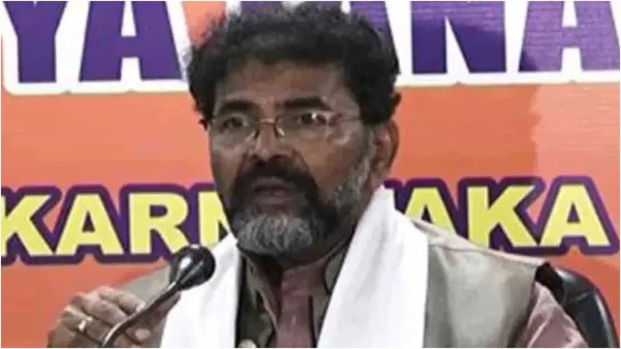 ಬಿಜೆಪಿ ಮುಸ್ಲಿಂ ವಿರೋಧಿಯಲ್ಲ, ಹಾಗೆ ಬಿಂಬಿಸಲಾಗುತ್ತಿದೆ; ಛಲವಾದಿ ನಾರಾಯಣಸ್ವಾಮಿ ಕೊಟ್ಟ ಕಾರಣ ಇಲ್ಲಿದೆ ನೋಡಿ ಬಿಜೆಪಿ ಮುಸ್ಲಿಂ ವಿರೋಧಿಯಲ್ಲ, ಹಾಗೆ ಬಿಂಬಿಸಲಾಗುತ್ತಿದೆ; ಛಲವಾದಿ ನಾರಾಯಣಸ್ವಾಮಿ ಕೊಟ್ಟ ಕಾರಣ ಇಲ್ಲಿದೆ ನೋಡಿ