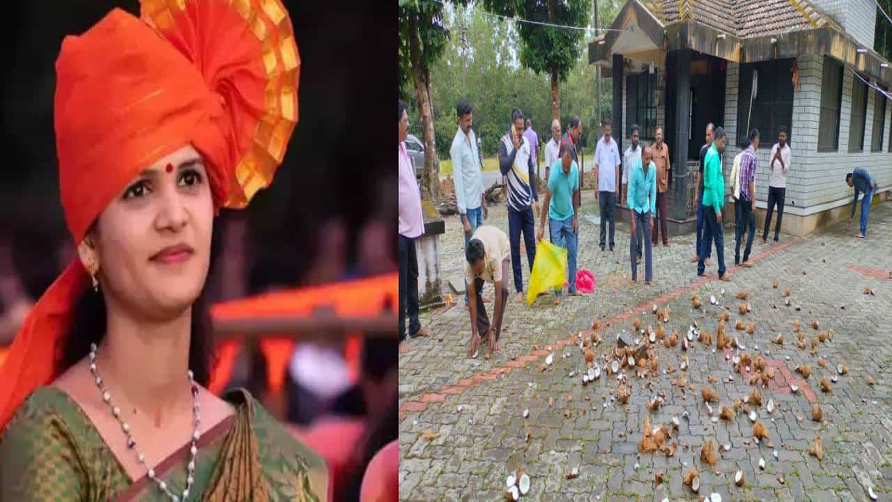ಚಿಕ್ಕಮಗಳೂರು: ಚೈತ್ರಾ ಕುಂದಾಪುರ ಪೋಲಿಸರ ಬಲೆಗೆ; ಆಕೆ ಓಡಾಡಿದ ಜಾಗವನ್ನ ತೀರ್ಥ ಹಾಕಿ ಶುದ್ಧ ಮಾಡಿದ ಗ್ರಾಮಸ್ಥರು ಚಿಕ್ಕಮಗಳೂರು: ಚೈತ್ರಾ ಕುಂದಾಪುರ ಪೋಲಿಸರ ಬಲೆಗೆ; ಆಕೆ ಓಡಾಡಿದ ಜಾಗವನ್ನ ತೀರ್ಥ ಹಾಕಿ ಶುದ್ಧ ಮಾಡಿದ ಗ್ರಾಮಸ್ಥರು