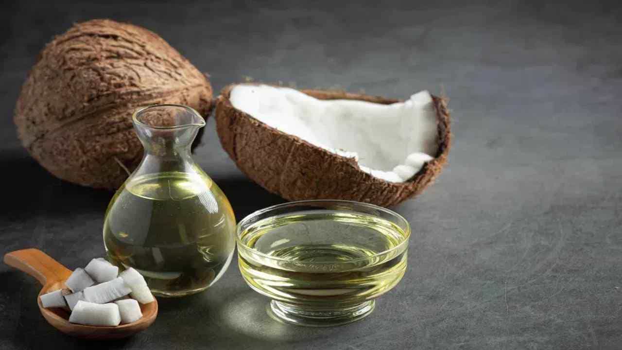 Beauty Tips: ತೆಂಗಿನ ಎಣ್ಣೆ ಹಚ್ಚಿ ಸ್ನಾನ ಮಾಡುವುದರಿಂದ ಆಗುವ ಪ್ರಯೋಜನಗಳು Beauty Tips: ತೆಂಗಿನ ಎಣ್ಣೆ ಹಚ್ಚಿ ಸ್ನಾನ ಮಾಡುವುದರಿಂದ ಆಗುವ ಪ್ರಯೋಜನಗಳು
