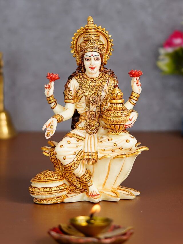 ಮಹಾಲಕ್ಷ್ಮಿಯನ್ನು ಆಕರ್ಷಿಸಲು ಮನೆಯ ಪ್ರವೇಶದ್ವಾರದಲ್ಲಿ ಇಡಬೇಕಾದ ವಸ್ತುಗಳು