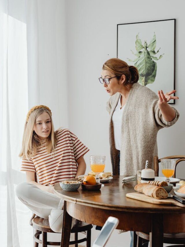 ಈ 6 ರಾಶಿಯ ಪೋಷಕರು ತಮ್ಮ ಮಕ್ಕಳನ್ನು ತುಂಬಾ ಕಂಟ್ರೋಲ್ ಮಾಡುತ್ತಾರೆ