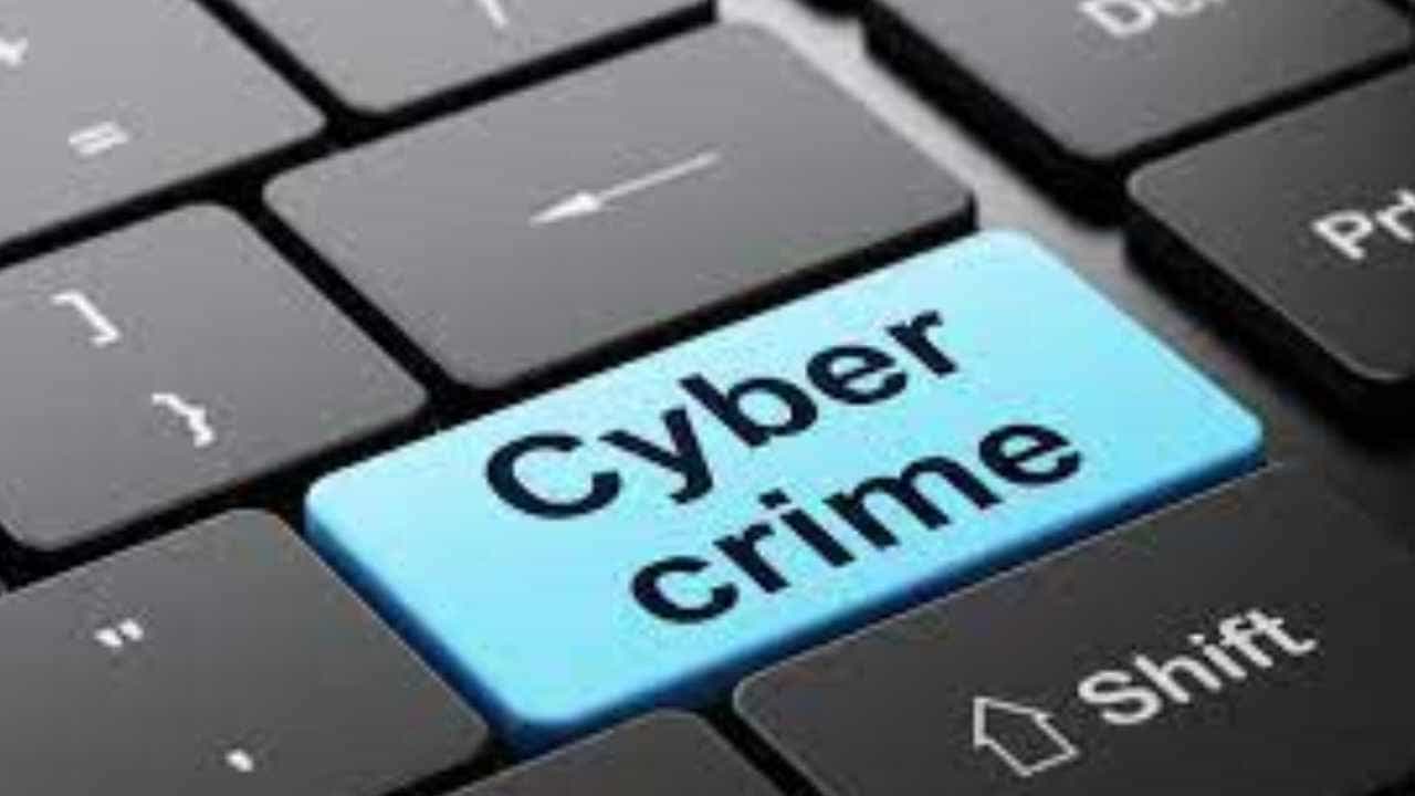 Cyber Crime: ಪೊಲೀಸರ ಹೆಸರಿನಲ್ಲಿ ಕರೆ ಮಾಡಿ ಮಹಿಳೆಗೆ ವಂಚನೆ, ಪೊಲೀಸರು ಹೇಳಿದ ಕಿವಿ ಮಾತೇನು? Cyber Crime: ಪೊಲೀಸರ ಹೆಸರಿನಲ್ಲಿ ಕರೆ ಮಾಡಿ ಮಹಿಳೆಗೆ ವಂಚನೆ, ಪೊಲೀಸರು ಹೇಳಿದ ಕಿವಿ ಮಾತೇನು?