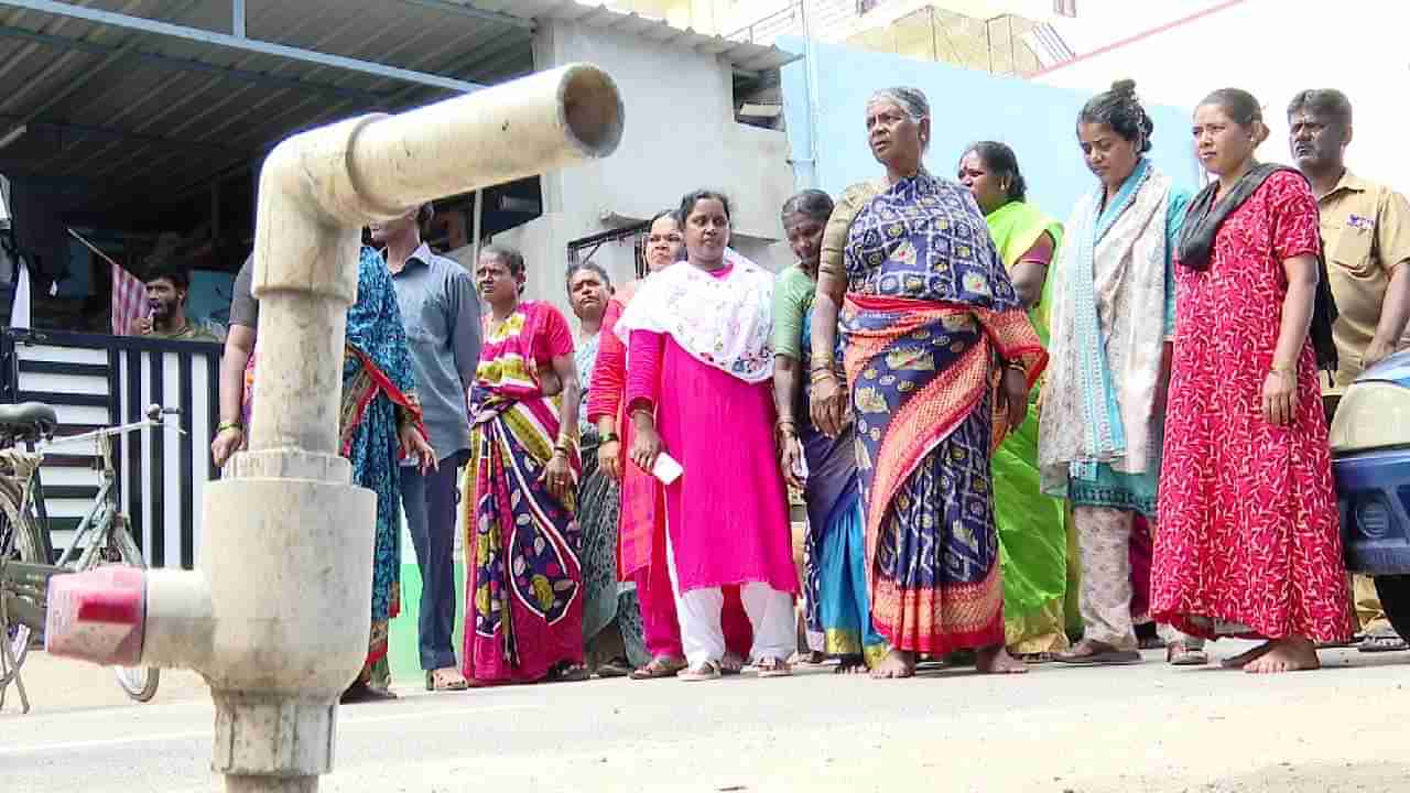 ಬೊಮ್ಮನಹಳ್ಳಿ, ಬೆಂಗಳೂರು ದಕ್ಷಿಣ, ಆನೇಕಲ್​ನಲ್ಲಿ ಕುಡಿಯಲು ನೀರಿಲ್ಲ; ನೀರು ಬರ್ತಿಲ್ಲ ಎಂದಿದ್ದಕ್ಕೆ ಕಾಂಗ್ರೆಸ್ ಮುಖಂಡನಿಂದ ಧಮ್ಕಿ