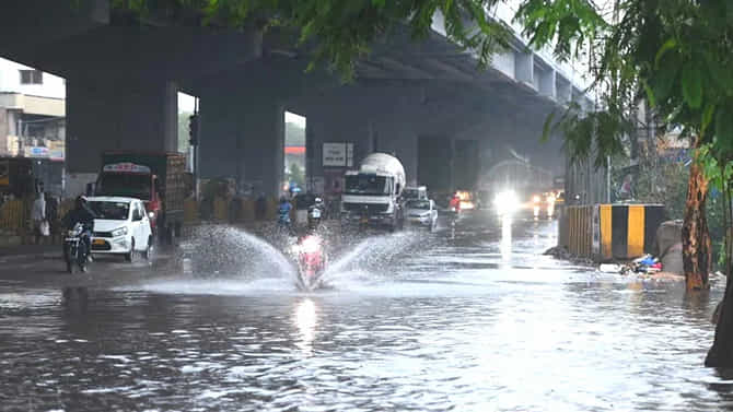 ಖೈರತಾಬಾದ್‌ನಲ್ಲಿ ಜೋರು ಮಳೆಗೆ ರಸ್ತೆ ಮಧ್ಯೆ ಎದುರಾಯಿತು ಆ ಕಪ್ಪು ಆಕಾರ!