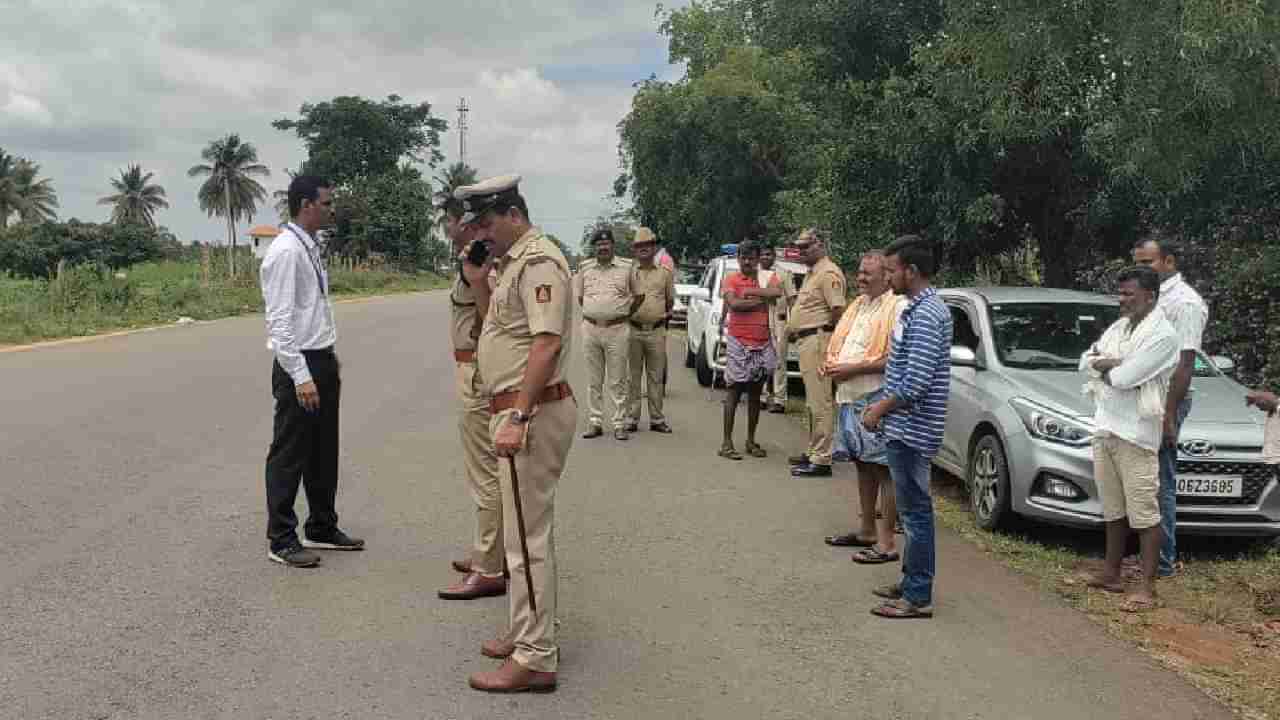 ರಾಮನಗರ: ಚುನಾವಣಾಧಿಕಾರಿ ಕಾರು ಅಡ್ಡಗಟ್ಟಿ ಬ್ಯಾಲೆಟ್ ಪೇಪರ್, ಲ್ಯಾಪ್‌ಟಾಪ್ ದೋಚಿದ ದುಷ್ಕರ್ಮಿಗಳು