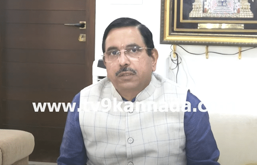 ಸಚಿವ ಉದಯನಿಧಿ ಸ್ಟಾಲಿನ್ ಹೇಳಿಕೆ ಖಂಡಿಸುವ ಶಕ್ತಿ ನಿಮಗಿಲ್ಲ: ಕಾಂಗ್ರೆಸ್ ವಿರುದ್ಧ ಕೇಂದ್ರ ಸಚಿವ ಪ್ರಲ್ಹಾದ್ ಜೋಶಿ ವಾಗ್ದಾಳಿ ಸಚಿವ ಉದಯನಿಧಿ ಸ್ಟಾಲಿನ್ ಹೇಳಿಕೆ ಖಂಡಿಸುವ ಶಕ್ತಿ ನಿಮಗಿಲ್ಲ: ಕಾಂಗ್ರೆಸ್ ವಿರುದ್ಧ ಕೇಂದ್ರ ಸಚಿವ ಪ್ರಲ್ಹಾದ್ ಜೋಶಿ ವಾಗ್ದಾಳಿ