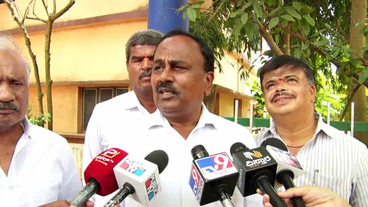 ಏನೇನೊ ಭಾಗ್ಯ ಕೊಟ್ಟಿರಿ, ನೀರಿನ ಭಾಗ್ಯ ಬೇಡವೇ? ಹಾಸನ ಉಸ್ತುವಾರಿ ಸಚಿವ ರಾಜಣ್ಣ ವಿರುದ್ಧ ಮಾಜಿ ಶಾಸಕ ಲಿಂಗೇಶ್ ವಾಗ್ದಾಳಿ ಏನೇನೊ ಭಾಗ್ಯ ಕೊಟ್ಟಿರಿ, ನೀರಿನ ಭಾಗ್ಯ ಬೇಡವೇ? ಹಾಸನ ಉಸ್ತುವಾರಿ ಸಚಿವ ರಾಜಣ್ಣ ವಿರುದ್ಧ ಮಾಜಿ ಶಾಸಕ ಲಿಂಗೇಶ್ ವಾಗ್ದಾಳಿ