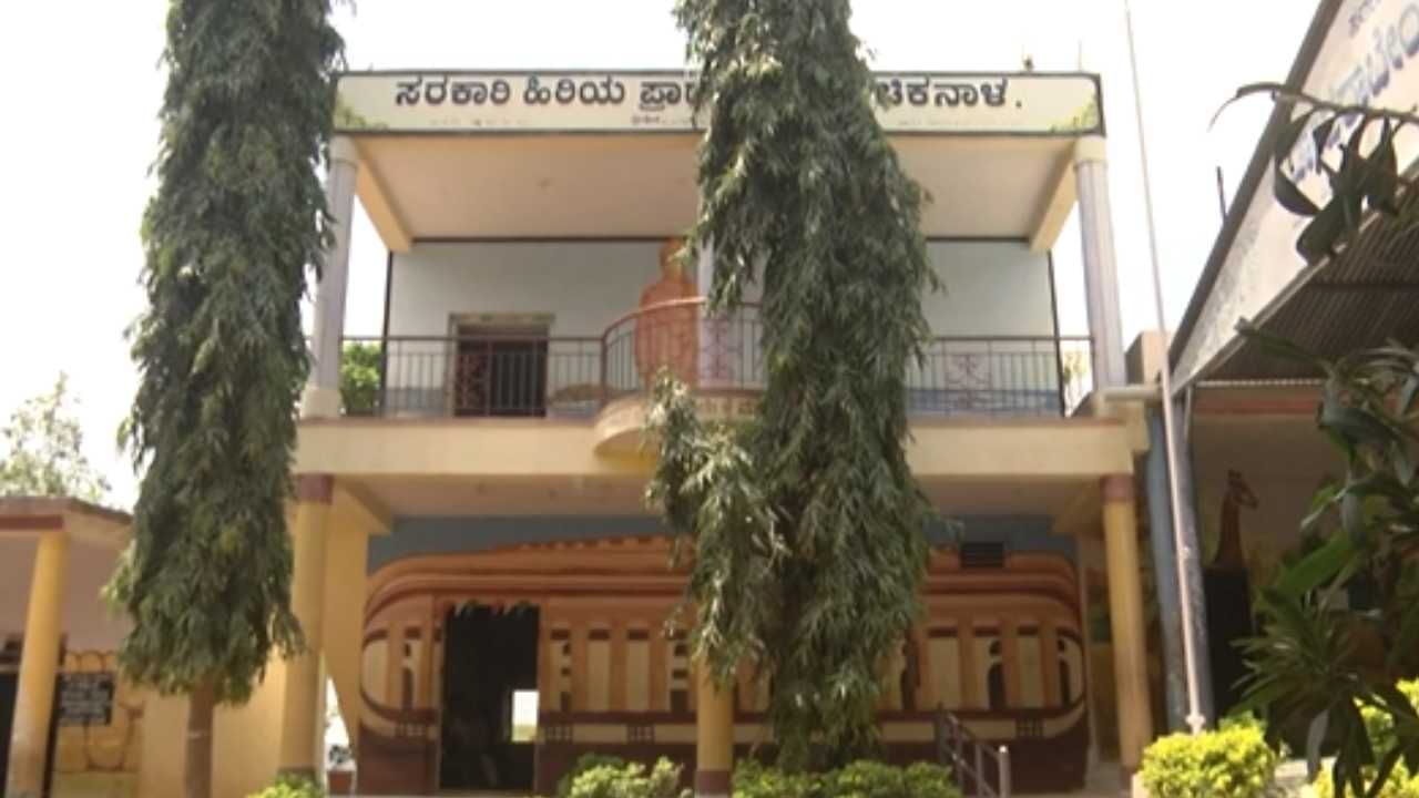 ಶಿಸ್ತು, ಶಿಕ್ಷಣಕ್ಕೆ ಹೆಸರುವಾಸಿಯಾದ ಬಾಗಲಕೋಟೆ ಸರ್ಕಾರಿ ಶಾಲೆ: ನಿಜಕ್ಕೂ ಬಡ ಮಕ್ಕಳಿಗೆ ಇದು ಅಕ್ಷರದಾಸೋಹ ಶಿಸ್ತು, ಶಿಕ್ಷಣಕ್ಕೆ ಹೆಸರುವಾಸಿಯಾದ ಬಾಗಲಕೋಟೆ ಸರ್ಕಾರಿ ಶಾಲೆ: ನಿಜಕ್ಕೂ ಬಡ ಮಕ್ಕಳಿಗೆ ಇದು ಅಕ್ಷರದಾಸೋಹ