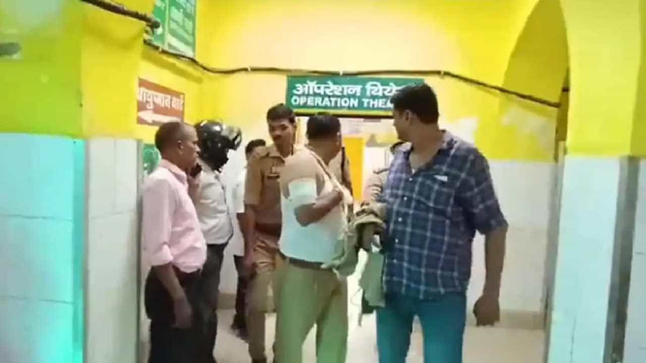 ರೈಲಿನಲ್ಲಿ ಮಹಿಳಾ ಪೊಲೀಸ್ ಮೇಲೆ ಮಾರಣಾಂತಿಕ ಹಲ್ಲೆ ನಡೆಸಿದ್ದ ವ್ಯಕ್ತಿ ಎನ್ಕೌಂಟರ್ನಲ್ಲಿ ಸಾವು ರೈಲಿನಲ್ಲಿ ಮಹಿಳಾ ಪೊಲೀಸ್ ಮೇಲೆ ಮಾರಣಾಂತಿಕ ಹಲ್ಲೆ ನಡೆಸಿದ್ದ ವ್ಯಕ್ತಿ ಎನ್ಕೌಂಟರ್ನಲ್ಲಿ ಸಾವು