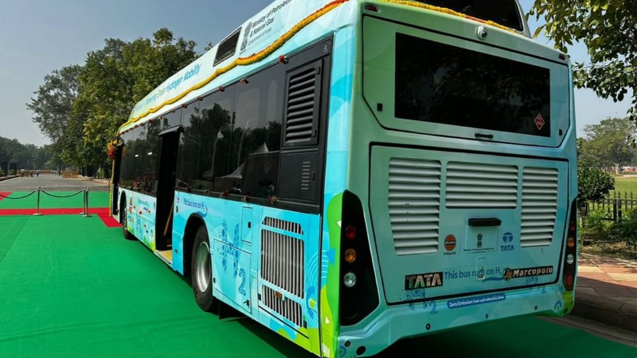 Hydrogen Fuel Cell Bus (3)