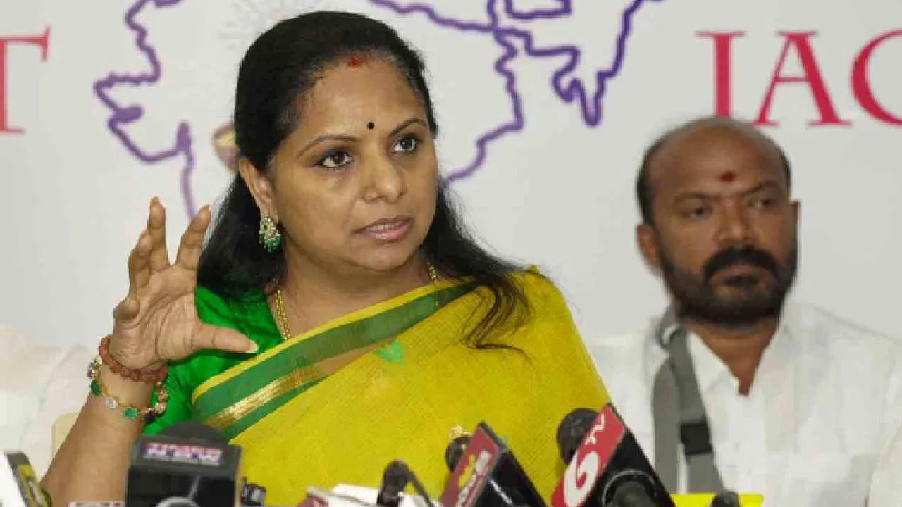 Delhi Excise Policy: ದೆಹಲಿ ಮದ್ಯ ನೀತಿ ಪ್ರಕರಣದಲ್ಲಿ ಬಿಆರ್ಎಸ್ ಶಾಸಕಿ ಕವಿತಾಗೆ ಇ.ಡಿ. ಬುಲಾವ್, ನಾಳೆ ಶುಕ್ರವಾರ ಹಾಜರ್ Delhi Excise Policy: ದೆಹಲಿ ಮದ್ಯ ನೀತಿ ಪ್ರಕರಣದಲ್ಲಿ ಬಿಆರ್ಎಸ್ ಶಾಸಕಿ ಕವಿತಾಗೆ ಇ.ಡಿ. ಬುಲಾವ್, ನಾಳೆ ಶುಕ್ರವಾರ ಹಾಜರ್