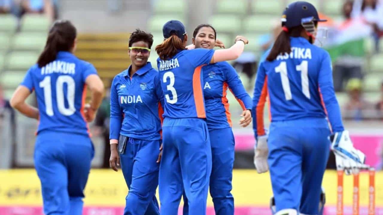 Asian Games: ಸೆಮಿ ಫೈನಲ್ನಲ್ಲಿ ಭಾರತ ಭರ್ಜರಿ ಆರಂಭ: ಬಾಂಗ್ಲಾದ 3 ವಿಕೆಟ್ ಪತನ Asian Games: ಸೆಮಿ ಫೈನಲ್ನಲ್ಲಿ ಭಾರತ ಭರ್ಜರಿ ಆರಂಭ: ಬಾಂಗ್ಲಾದ 3 ವಿಕೆಟ್ ಪತನ