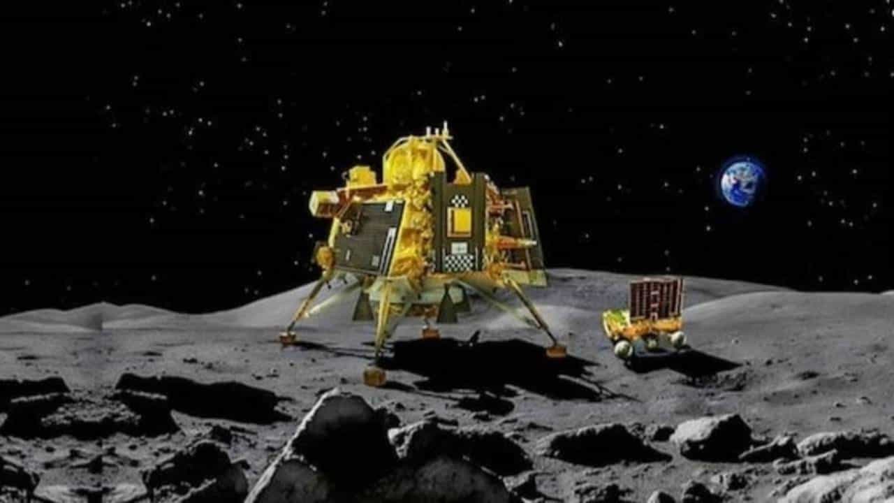 Chandrayaan 3 Update: ನಿದ್ದೆಗೆ ಜಾರಿದ ವಿಕ್ರಮ್, ಪ್ರಜ್ಞಾನ್ ಎಚ್ಚರಗೊಳ್ಳುತ್ತಾ? ಇಸ್ರೋ ವಿಜಾನಿಗಳು ಏನು ಹೇಳುತ್ತಾರೆ ನೋಡಿ Chandrayaan 3 Update: ನಿದ್ದೆಗೆ ಜಾರಿದ ವಿಕ್ರಮ್, ಪ್ರಜ್ಞಾನ್ ಎಚ್ಚರಗೊಳ್ಳುತ್ತಾ? ಇಸ್ರೋ ವಿಜಾನಿಗಳು ಏನು ಹೇಳುತ್ತಾರೆ ನೋಡಿ