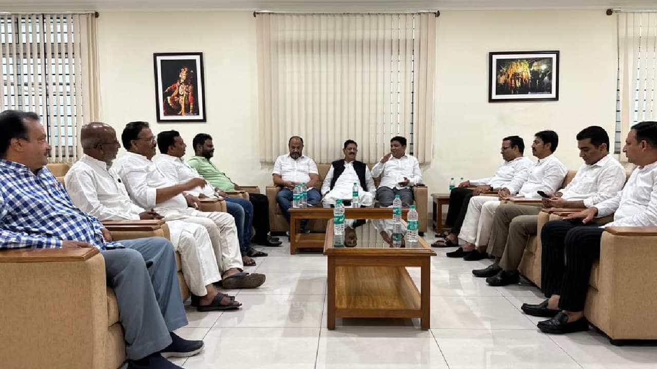 ಜೆಡಿಎಸ್ಗೆ ಬಿಗ್ ಶಾಕ್, ಸಾಮೂಹಿಕವಾಗಿ ಪಕ್ಷ ತೊರೆಯಲು ತೀರ್ಮಾನಿಸಿದ ಮುಸ್ಲಿಂ ನಾಯಕರು ಜೆಡಿಎಸ್ಗೆ ಬಿಗ್ ಶಾಕ್, ಸಾಮೂಹಿಕವಾಗಿ ಪಕ್ಷ ತೊರೆಯಲು ತೀರ್ಮಾನಿಸಿದ ಮುಸ್ಲಿಂ ನಾಯಕರು