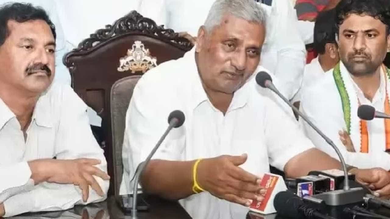 ನಮ್ಮ ಇಲಾಖೆ ಹೆಣ್ಣು ಕರು ಮಾತ್ರ ಹುಟ್ಟುವ ಲಸಿಕೆ ತಯಾರಿಸಿದೆ: ಪಶುಸಂಗೋಪನೆ ಇಲಾಖೆ ಸಚಿವ ನಮ್ಮ ಇಲಾಖೆ ಹೆಣ್ಣು ಕರು ಮಾತ್ರ ಹುಟ್ಟುವ ಲಸಿಕೆ ತಯಾರಿಸಿದೆ: ಪಶುಸಂಗೋಪನೆ ಇಲಾಖೆ ಸಚಿವ