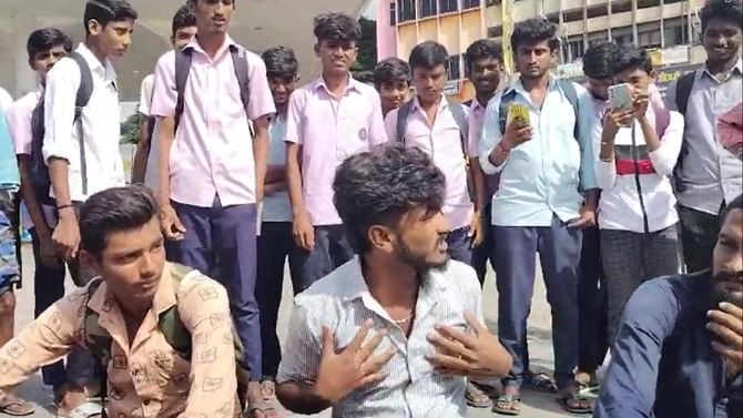 ಮಂಡ್ಯ, ಮದ್ದೂರಿನಲ್ಲಿ ‘ಕಾವೇರಿ’ದ ಪ್ರತಿಭಟನೆ; ಹೀಗಿದೆ ಬಂದ್ ಚಿತ್ರಣ ಮಂಡ್ಯ, ಮದ್ದೂರಿನಲ್ಲಿ ‘ಕಾವೇರಿ’ದ ಪ್ರತಿಭಟನೆ; ಹೀಗಿದೆ ಬಂದ್ ಚಿತ್ರಣ