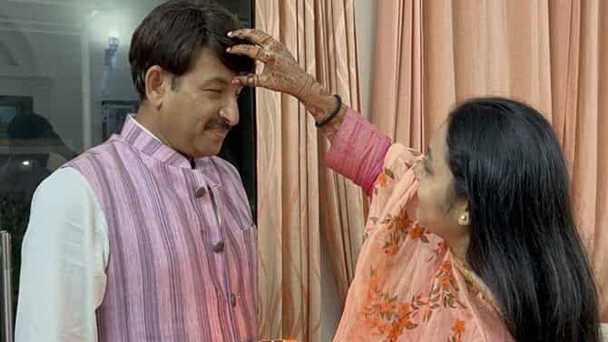 ಬಿಜೆಪಿ ಸಂಸದ ಮನೋಜ್ ತಿವಾರಿಗೆ ಪತ್ನಿಯ ಸ್ವಾಗತ, ವಿಡಿಯೊ ವೈರಲ್
