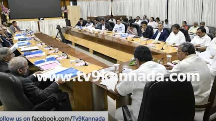 ಸುಪ್ರೀಮ್ ಕೋರ್ಟ್ ನಿವೃತ್ತ ನ್ಯಾಯಮೂರ್ತಿಗಳು ಹಾಗೂ ಕಾನೂನು ತಜ್ಞರ ಜೊತೆ ಸಿದ್ದರಾಮಯ್ಯ ಸಭೆ ಸುಪ್ರೀಮ್ ಕೋರ್ಟ್ ನಿವೃತ್ತ ನ್ಯಾಯಮೂರ್ತಿಗಳು ಹಾಗೂ ಕಾನೂನು ತಜ್ಞರ ಜೊತೆ ಸಿದ್ದರಾಮಯ್ಯ ಸಭೆ