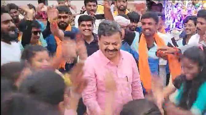 ಗಣಪತಿ ವಿಸರ್ಜನೆ ವೇಳೆ ಡಿಜೆ ಸೌಂಡ್​ಗೆ ಡಾನ್ಸ್ ಮಾಡಿದ ಎಂಪಿ ರೇಣುಕಾಚಾರ್ಯ