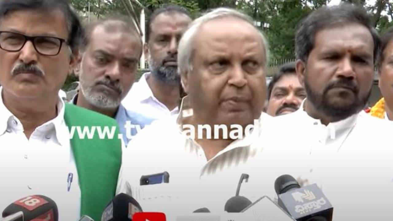 ಮುಖ್ಯಮಂತ್ರಿ ಸಿದ್ದರಾಮಯ್ಯ ರೈತರಿಗೋಸ್ಕರ ಒಂದು ಕಠಿಣ ನಿರ್ಧಾರ ತೆಗೆದುಕೊಳ್ಳುವ ಲಕ್ಷಣ ಕಾಣಿಸುತ್ತಿದೆ: ಮುಖ್ಯಮಂತ್ರಿ ಚಂದ್ರು ಮುಖ್ಯಮಂತ್ರಿ ಸಿದ್ದರಾಮಯ್ಯ ರೈತರಿಗೋಸ್ಕರ ಒಂದು ಕಠಿಣ ನಿರ್ಧಾರ ತೆಗೆದುಕೊಳ್ಳುವ ಲಕ್ಷಣ ಕಾಣಿಸುತ್ತಿದೆ: ಮುಖ್ಯಮಂತ್ರಿ ಚಂದ್ರು
