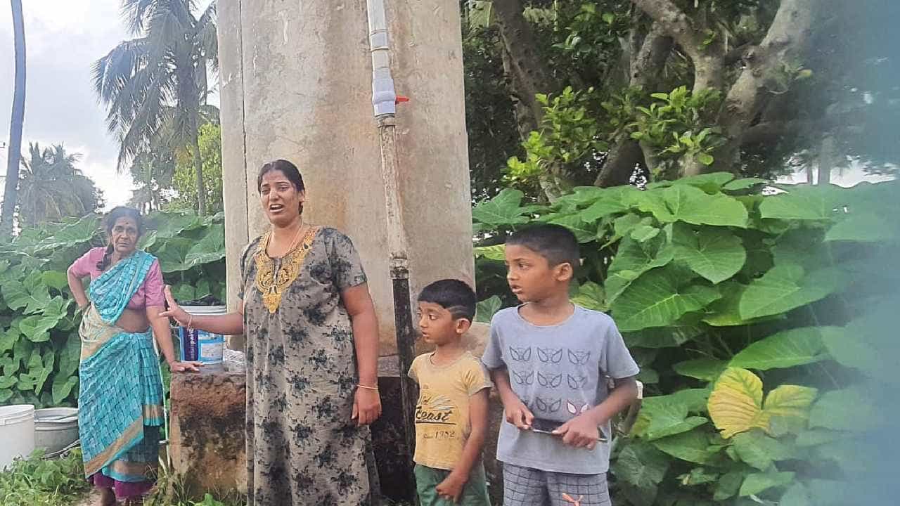 ನಲ್ಲಿ ನೀರು ಹಿಡಿದು ಕೊಳ್ಳುವ ವಿಚಾರಕ್ಕೆ ಜಗಳ; ಮಹಿಳೆ ಮೇಲೆ ಮಾರಣಾಂತಿಕ ಹಲ್ಲೆ ನಲ್ಲಿ ನೀರು ಹಿಡಿದು ಕೊಳ್ಳುವ ವಿಚಾರಕ್ಕೆ ಜಗಳ; ಮಹಿಳೆ ಮೇಲೆ ಮಾರಣಾಂತಿಕ ಹಲ್ಲೆ