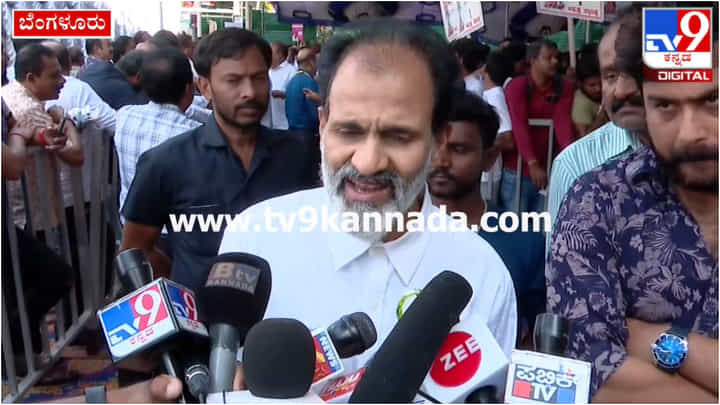 ‘ಕಾವೇರಿಗೆ ನಾನು ಜೀವ ಕೊಡ್ತೀನಿ’: ವಾಣಿಜ್ಯ ಮಂಡಳಿ ಚುನಾವಣೆ ವೇಳೆ ರಾಘವೇಂದ್ರ ರಾಜ್ಕುಮಾರ್ ಹೇಳಿಕೆ ‘ಕಾವೇರಿಗೆ ನಾನು ಜೀವ ಕೊಡ್ತೀನಿ’: ವಾಣಿಜ್ಯ ಮಂಡಳಿ ಚುನಾವಣೆ ವೇಳೆ ರಾಘವೇಂದ್ರ ರಾಜ್ಕುಮಾರ್ ಹೇಳಿಕೆ