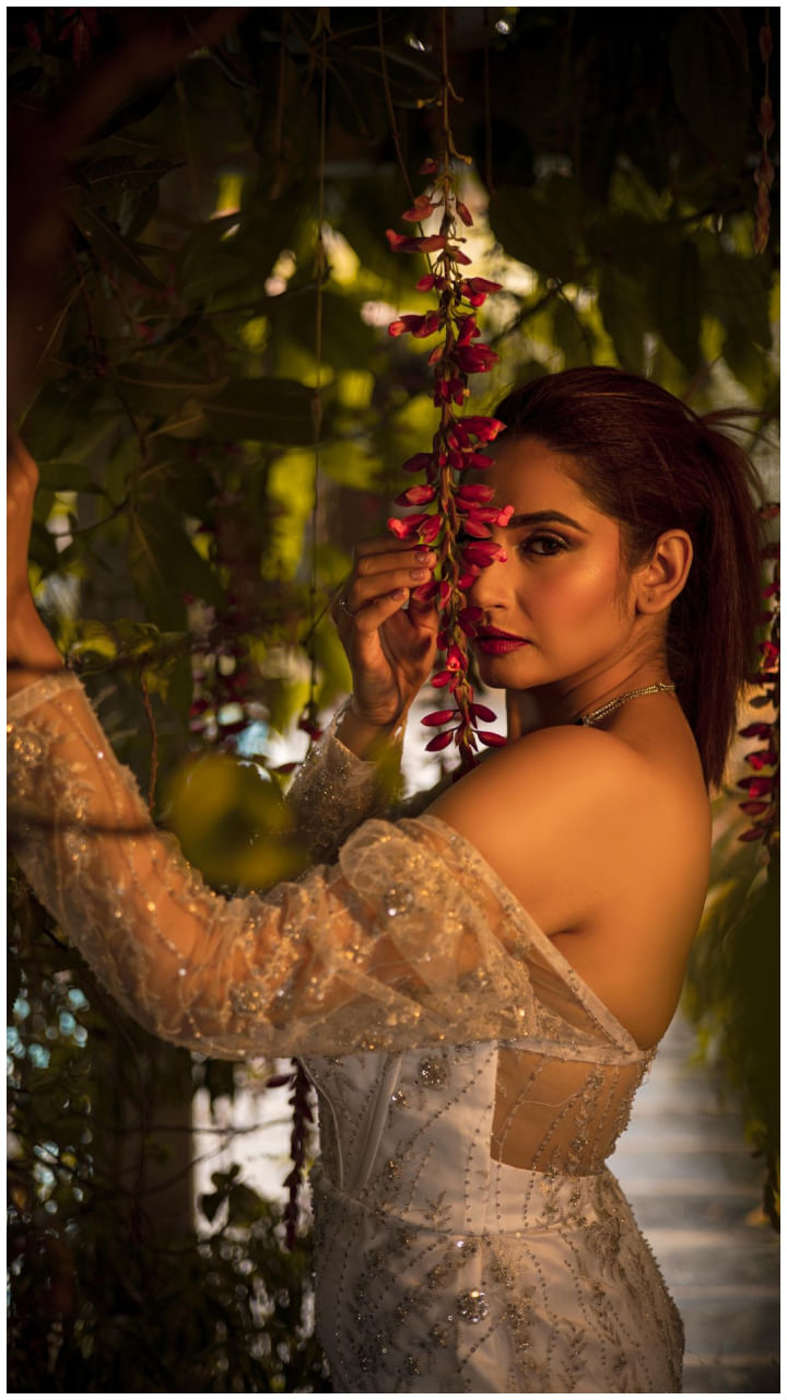 Ragini Dwivedi(31)
