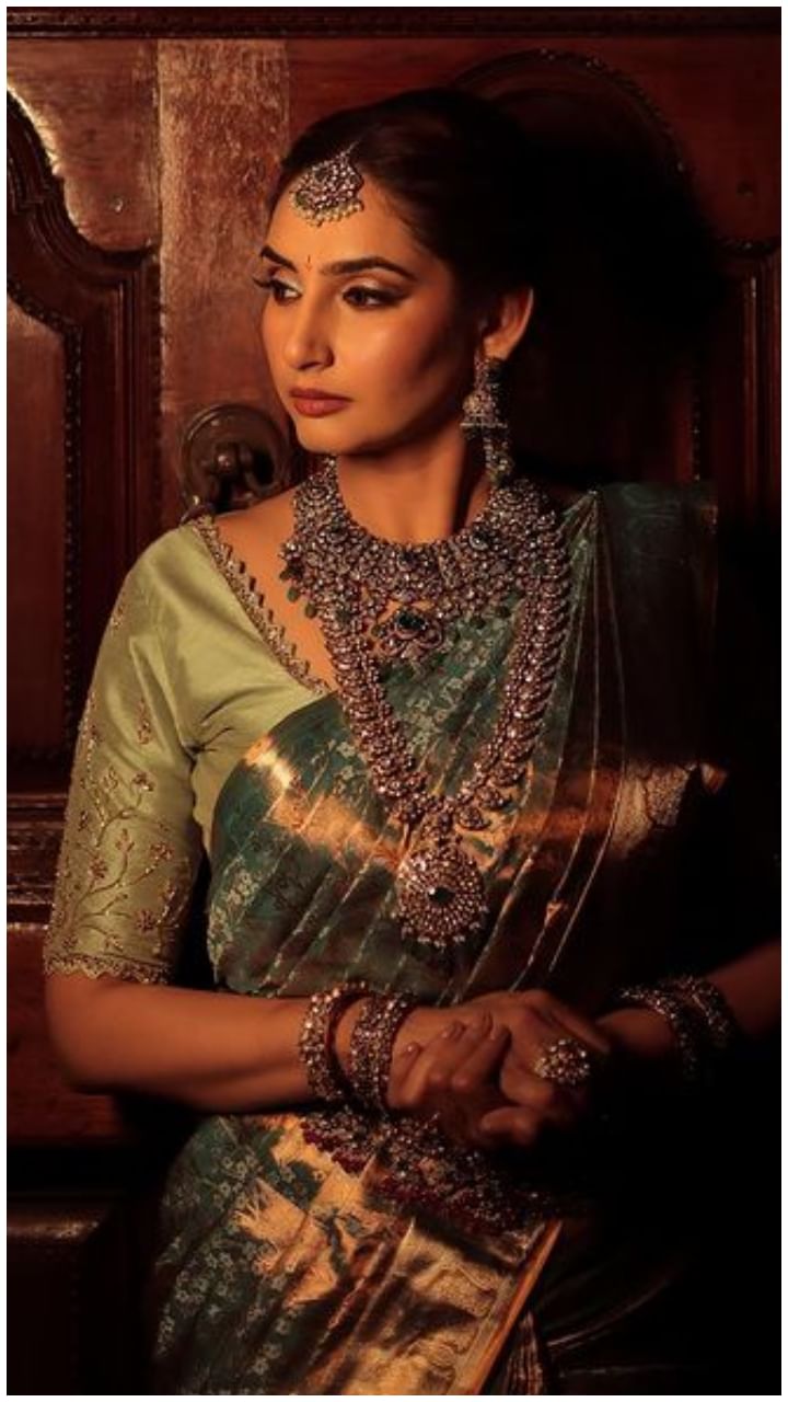 Ragini Dwivedi(32)