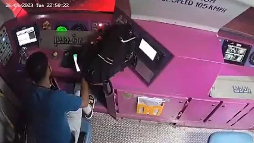 Viral Video: ಉತ್ತರ ಪ್ರದೇಶ; ಮಥುರಾ ರೈಲು ಹಳಿಬಿಟ್ಟು ಪ್ಲ್ಯಾಟ್ಫಾರ್ಮ್ ಏರಿದ್ದಕ್ಕೆ ಕಾರಣ ಇಲ್ಲಿದೆ