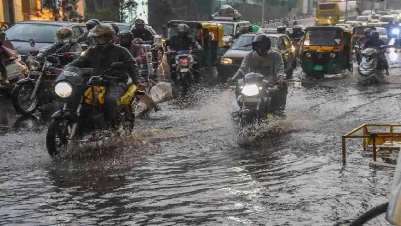 Karnataka Rain: ಅಕ್ಟೋಬರ್ 2ರವರೆಗೆ ಕರ್ನಾಟಕದಾದ್ಯಂತ ಮಳೆ, 12 ಜಿಲ್ಲೆಗಳಿಗೆ ಯೆಲ್ಲೋ ಅಲರ್ಟ್​