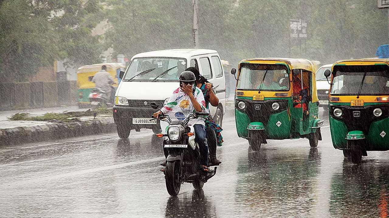 Karnataka Rain: ಕರ್ನಾಟಕದ ಬಹುತೇಕ ಜಿಲ್ಲೆಗಳಲ್ಲಿ ಹೆಚ್ಚು ಮಳೆಯಾಗುವ ಸಾಧ್ಯತೆ, 15ಕ್ಕೂ ಹೆಚ್ಚು ಜಿಲ್ಲೆಗಳಿಗೆ ಯೆಲ್ಲೋ ಅಲರ್ಟ್​