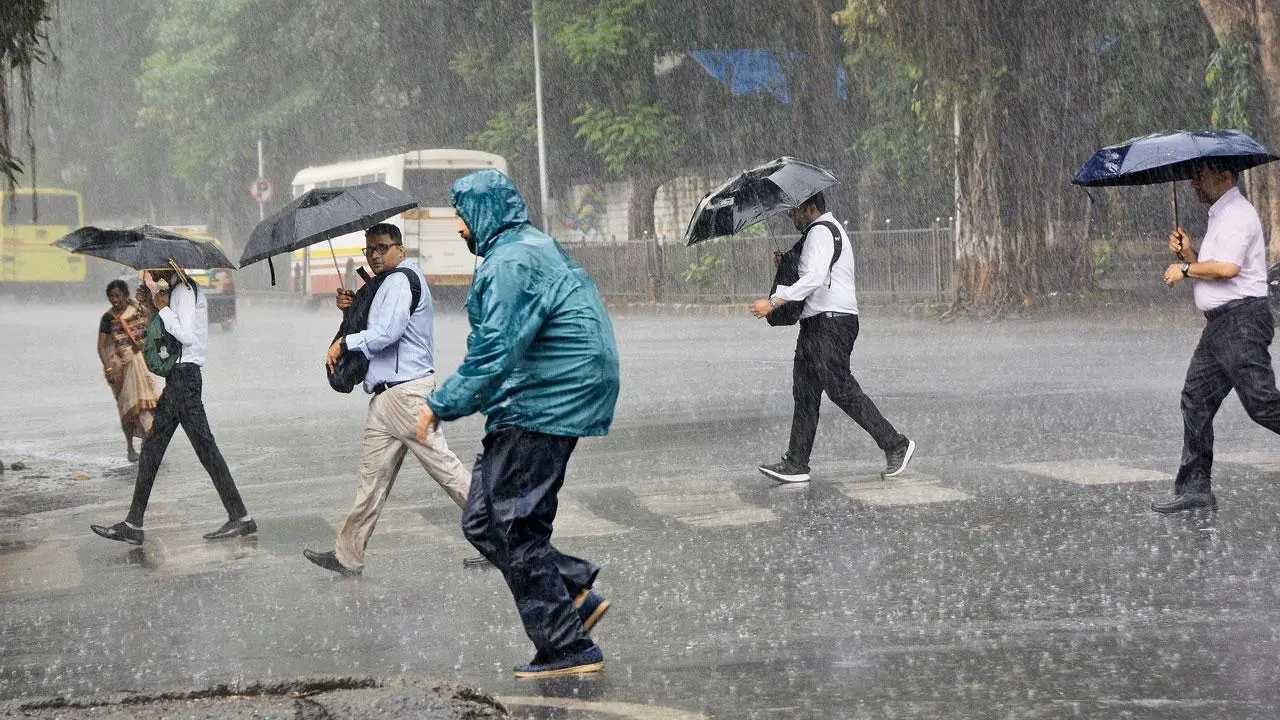 Karnataka Weather: ರಾಜ್ಯದ ಈ 6 ಜಿಲ್ಲೆಗಳಲ್ಲಿ ಮುಂದಿನ 24 ಗಂಟೆ ಭಾರಿ ಮಳೆ ಸಾಧ್ಯತೆ: ಯೆಲ್ಲೋ ಅಲರ್ಟ್​​​ ಘೋಷಣೆ