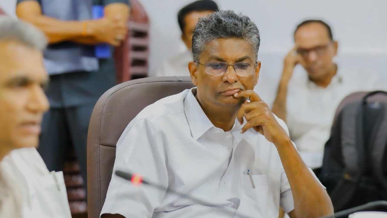 ಅದೊಂದು ಸಂದೇಶದಿಂದ ಬೆಳಗಾವಿ ವಿಭಜನೆ ಮಾತಿಲ್ಲ: ಸಚಿವ ಸತೀಶ್ ಜಾರಕಿಹೊಳಿ ಸೇರಿದಂತೆ ಇತರರು ಸೈಲೆಂಟ್ ಆಗಿದ್ಯಾಕೆ? ಅದೊಂದು ಸಂದೇಶದಿಂದ ಬೆಳಗಾವಿ ವಿಭಜನೆ ಮಾತಿಲ್ಲ: ಸಚಿವ ಸತೀಶ್ ಜಾರಕಿಹೊಳಿ ಸೇರಿದಂತೆ ಇತರರು ಸೈಲೆಂಟ್ ಆಗಿದ್ಯಾಕೆ?