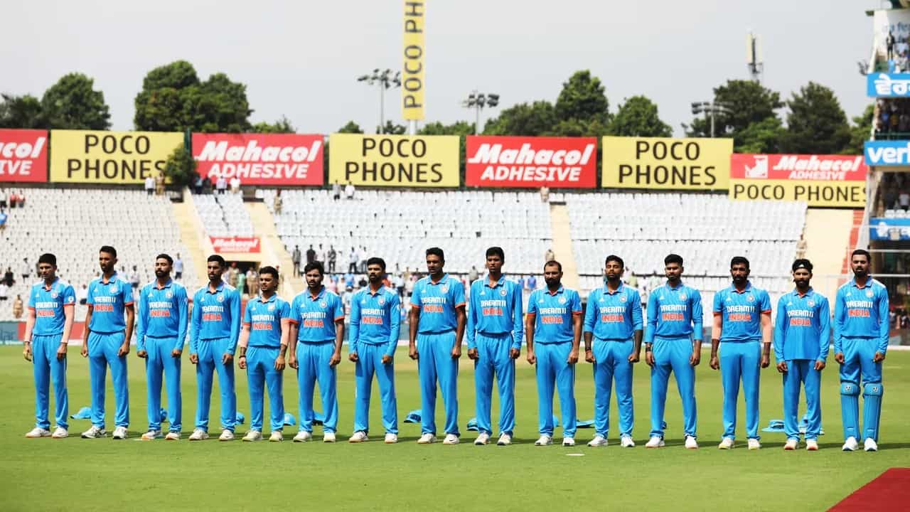 IND vs AUS: ಟೀಮ್ ಇಂಡಿಯಾ ಪ್ಲೇಯಿಂಗ್ ಇಲೆವೆನ್ನಲ್ಲಿ ಒಂದು ಬದಲಾವಣೆ IND vs AUS: ಟೀಮ್ ಇಂಡಿಯಾ ಪ್ಲೇಯಿಂಗ್ ಇಲೆವೆನ್ನಲ್ಲಿ ಒಂದು ಬದಲಾವಣೆ