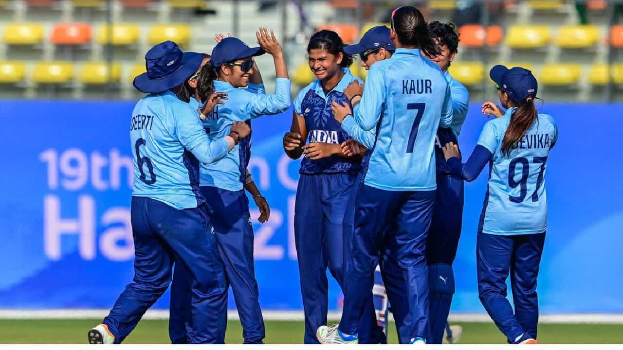 ಏಷ್ಯನ್ ಗೇಮ್ಸ್: ಚಿನ್ನದ ಪದಕ ಗೆದ್ದ ಟೀಮ್ ಇಂಡಿಯಾ ಏಷ್ಯನ್ ಗೇಮ್ಸ್: ಚಿನ್ನದ ಪದಕ ಗೆದ್ದ ಟೀಮ್ ಇಂಡಿಯಾ